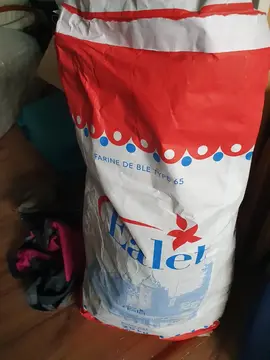 Pains du 31 décembre (bonne boulangerie de Fouesnant ) Bon état