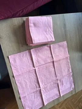 13 serviettes de table rose