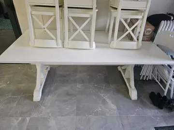 table en très bon etat