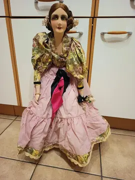 poupée (décoration) hauteur 60cm