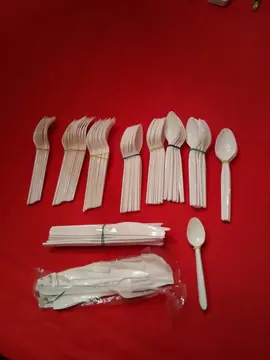 couverts en plastique