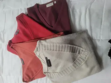 3 pulls col V taille L 42-44