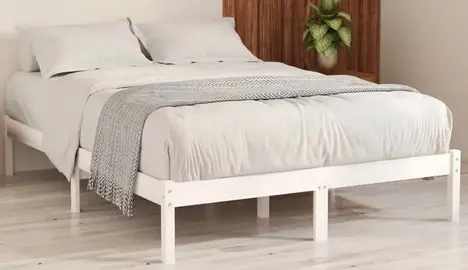 Lit en pin à lattes 125X190 + matelas 18 cm Acheté 180€ en mai 25 + draps housse et protège matelas