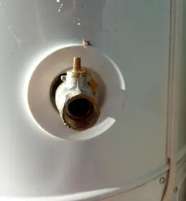 donne chauffe eau gaz 115litres. classe énergétique B acheté en 2021 a venir chercher sur place