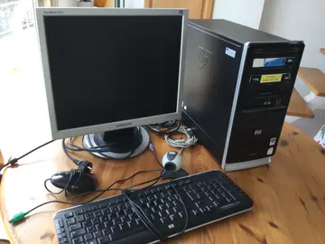 ordi pc HP - attention sans disque dur / écran / clavier / caméra