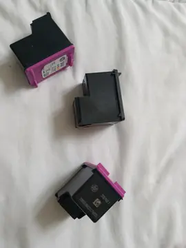 des cartouches d'encre mais vide