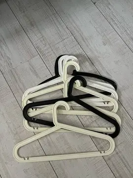 lot cintres en plastique