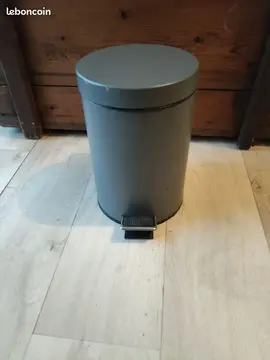 Donne Poubelle de wc ou salle de bain