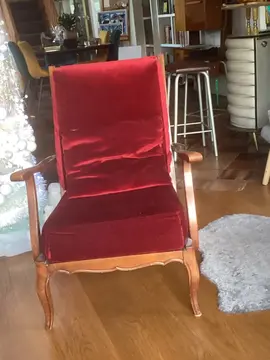 fauteuil retapissé en velours bordeaux