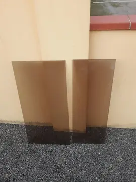 2 glaces ou vitres vintage en verre fumé