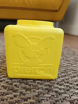 boîte jaune vintage