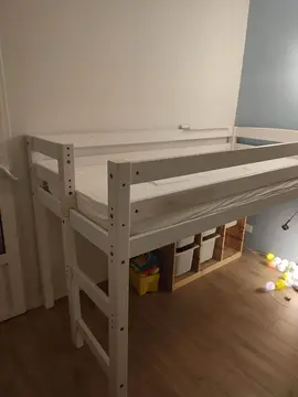 Lit enfant mi-hauteur