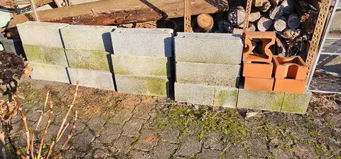 lot de parpaing et blocs en terre cuite