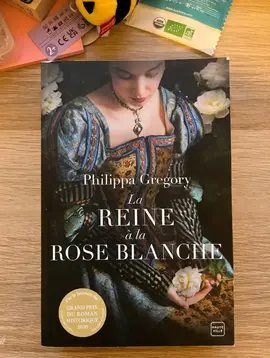 La reine à la rose blanche