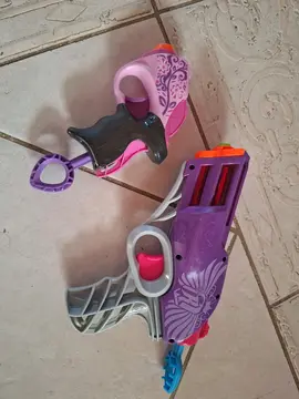 2 pistolets nerfs sans fleches