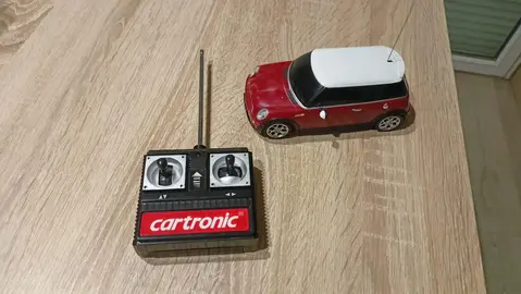 Voiture radio télécommandée