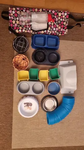 Lot gamelles, râtelier, mangeoires, tunnel, biberon et hamac