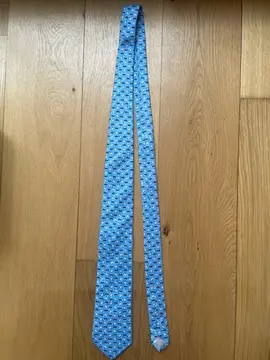 cravate en très bon état