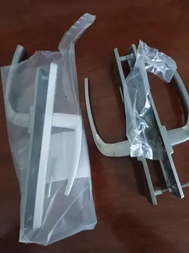 2 paires de poignées de porte intérieure (entraxe 165 mm)