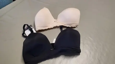 2 soutien gorge neufs maternity90 E