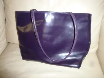 Sac à main violet simili cuir