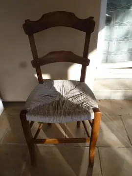 Chaise avec rempaillage en tissu