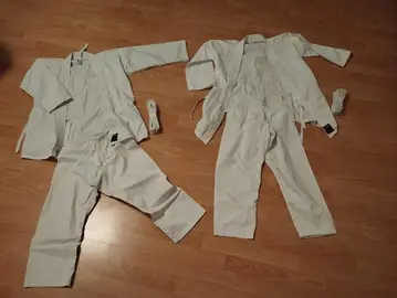 2 kimonos de judo pour enfant