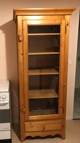 Meuble avec porte vitrée