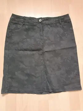 Jupe taille 40 (fausses poches)