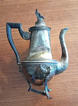 Cafetière en métal argenté