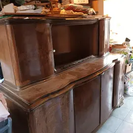 vieux buffet de grand mère abîmée