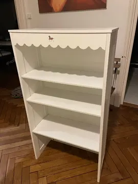 étagère blanche , pas hyper stable