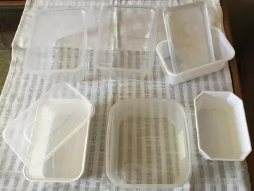 Différentes boites - 2 avec couvercles