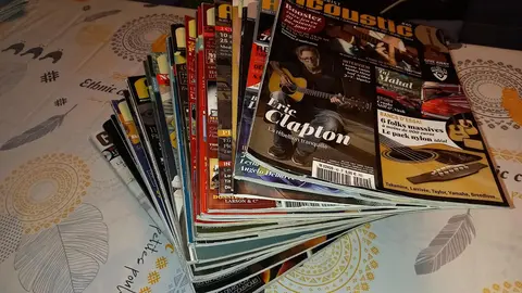 46 Magazines avec tablatures pour guitaristes
