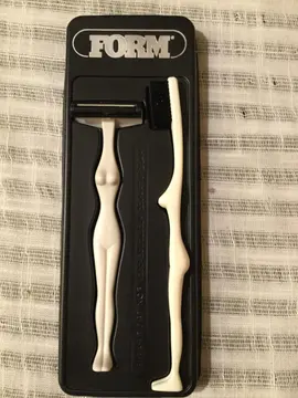 Lot rasoir/brosse à dents corp de femme + pour un gag