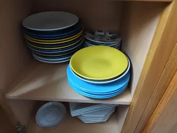 Vaisselle + couverts + casseroles