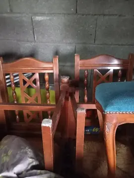 salle à manger complète, chaises et autres.