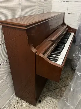 piano droit marque KNIGHT