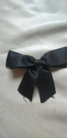 barrette ornée d'un nœud