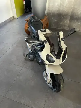 moto électrique imitation BMW