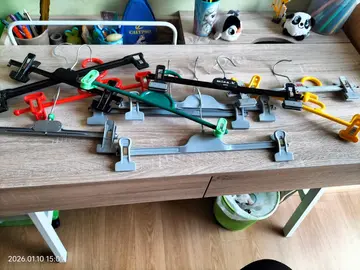 Lot de 10 cintres jupes