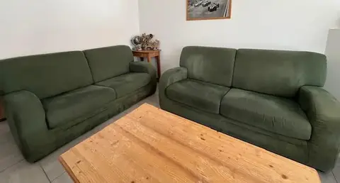 Lot de 2 canapés (2 places 1/2 chacun) coloris vert anglais