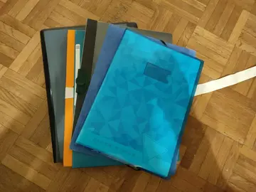 Lots pochettes dont un organisateur+ 1 cahier neuf