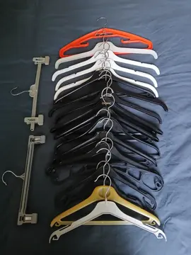 Lot de cintres en plastique