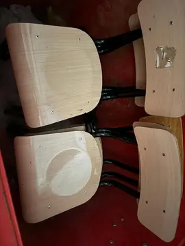 bonjour je donne 5 chaises pour enfant