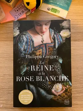 La reine à la rose blanche