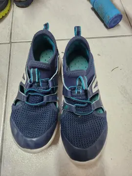 lot de chaussures enfants