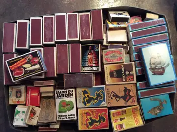 Collection de boites d'allumettes