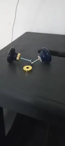 une paire de poignées