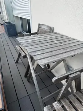 Table de jardin ou terrasse avec 2 chaises